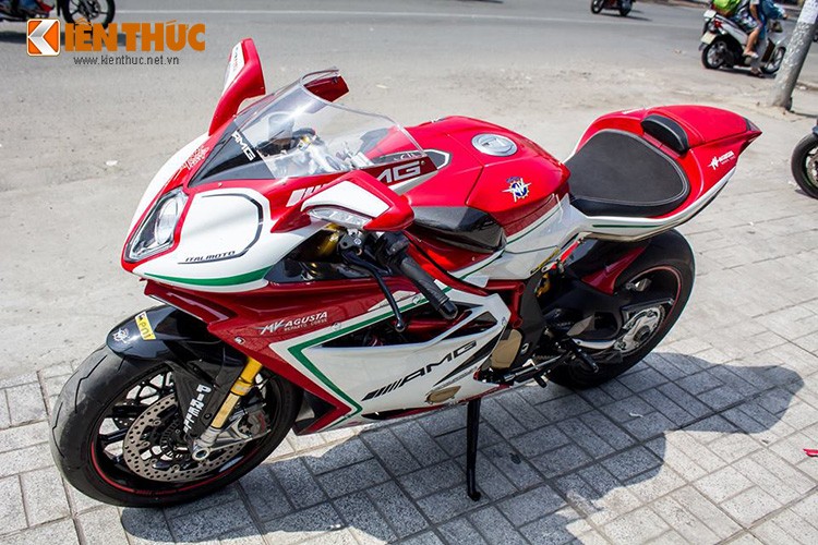 Chi tiet sieu moto MV Agusta F4 RC 1,3 ty tren pho Viet